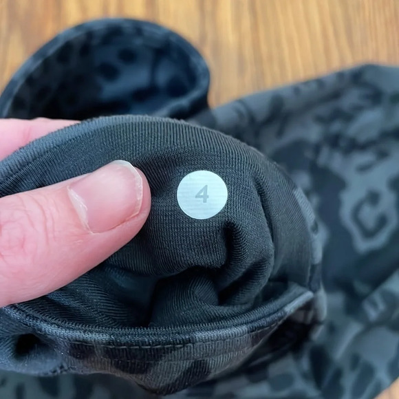 Lululemon Wunder Under Crop II Animal Swirl Deep Coal Light Size 4 cheetah - Picture 5 of 6